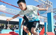 乐鱼体育登录入口-安踏儿童综合体能障碍跑燃力开赛，空调T冰感科技护航少年热血开跑