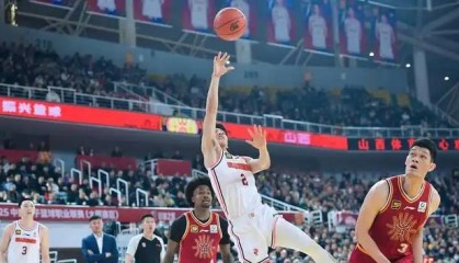 乐鱼体育登录入口-CBA季后赛两战爆燃！上海25连胜晋级，广东绝杀反转太刺激